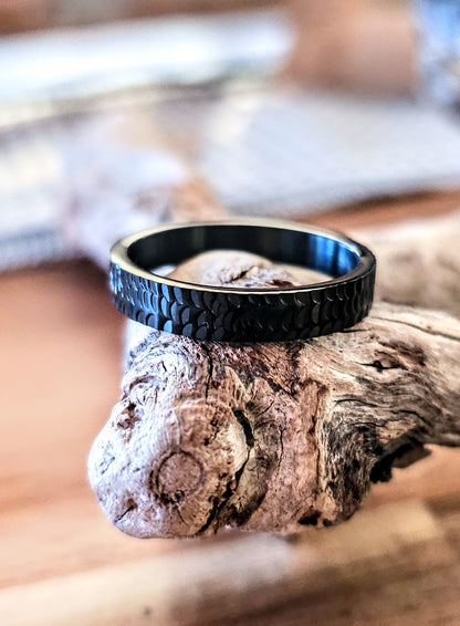 Mini Dragon’s Hoard Ring – Black Steel Dragon Scale Band