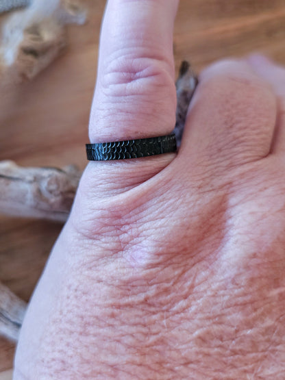 Mini Dragon’s Hoard Ring – Black Steel Dragon Scale Band