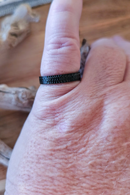 Mini Dragon’s Hoard Ring – Black Steel Dragon Scale Band